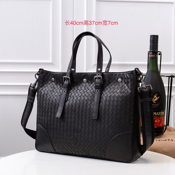 ボッテガヴェネタバッグ背面デザイン